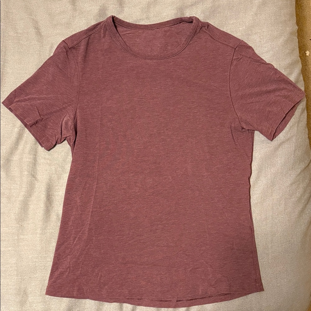 Men’s Lululemon tee